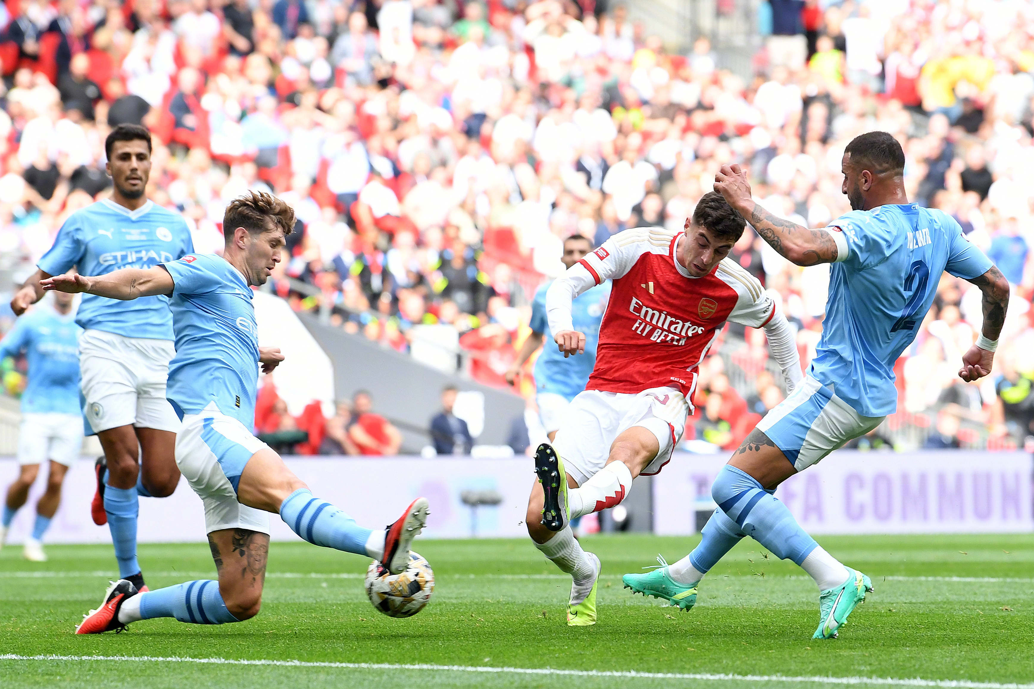 上海海港踏上曼城式重建之路